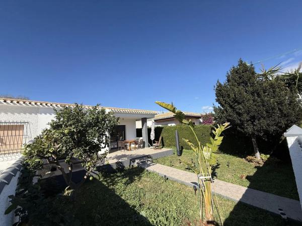 Casa independiente en calle Salvador Rueda Cmor