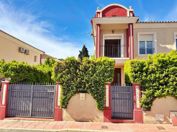 Casa independiente en calle Gloria Fuertes, 8