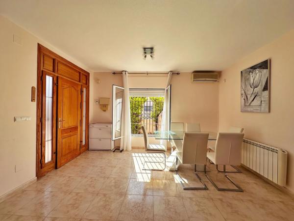 Casa independiente en calle Gloria Fuertes, 8