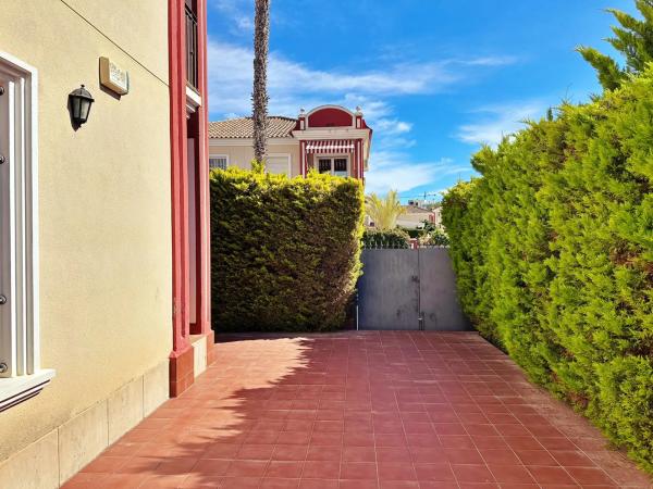 Casa independiente en calle Gloria Fuertes, 8