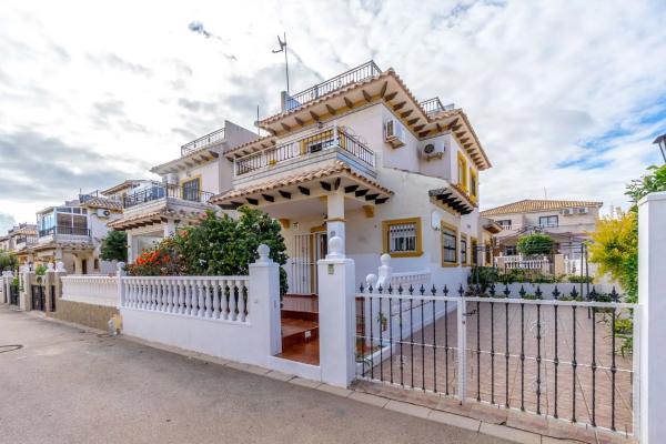 Chalet adosado en calle Galena s/n