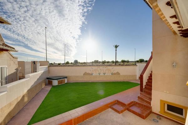 Casa independiente en plaza C-2 p Flamenca Sur