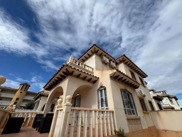 Chalet adosado en calle Castillo de Guadalest