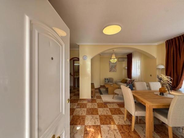 Chalet adosado en calle Castillo de Guadalest