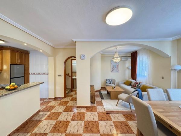 Chalet adosado en calle Castillo de Guadalest