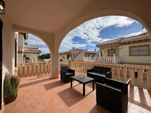 Chalet adosado en calle Castillo de Guadalest
