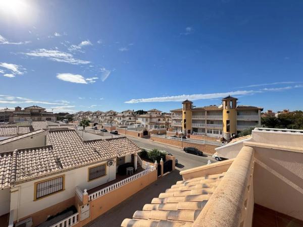 Chalet adosado en calle Castillo de Guadalest