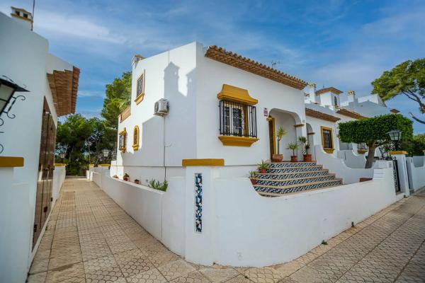 Chalet en Barrio Lomas de Cabo Roig-Los Dolses