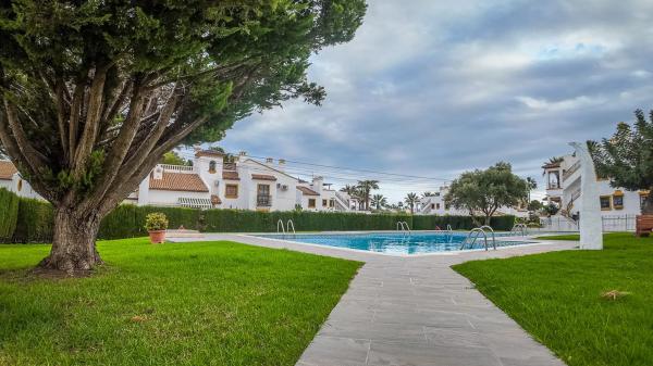 Chalet en Barrio Lomas de Cabo Roig-Los Dolses