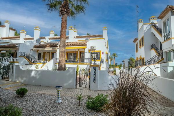 Chalet en Barrio Lomas de Cabo Roig-Los Dolses