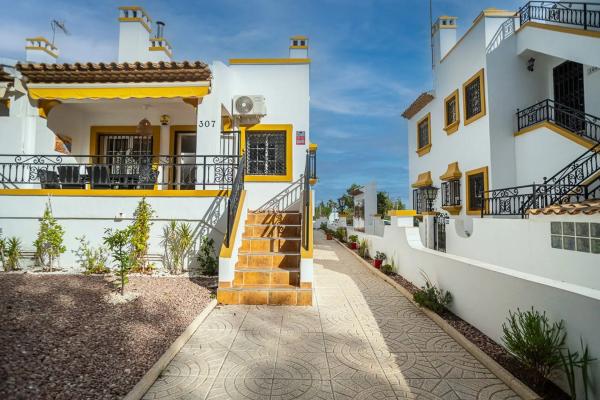 Chalet en Barrio Lomas de Cabo Roig-Los Dolses