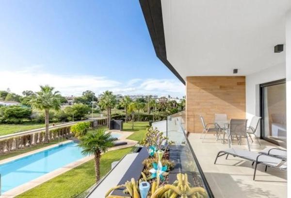 Piso en avenida de Montezenia