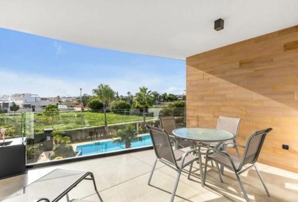 Piso en avenida de Montezenia