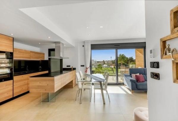 Piso en avenida de Montezenia