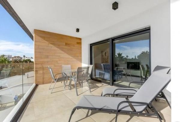 Piso en avenida de Montezenia