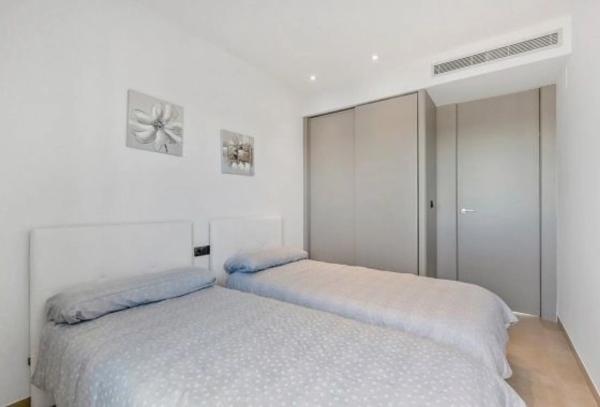 Piso en avenida de Montezenia