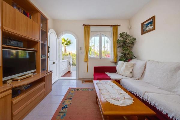 Casa independiente en calle Pluton