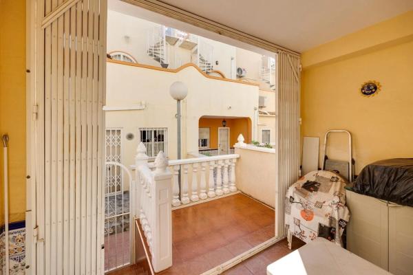 Casa independiente en calle Pluton