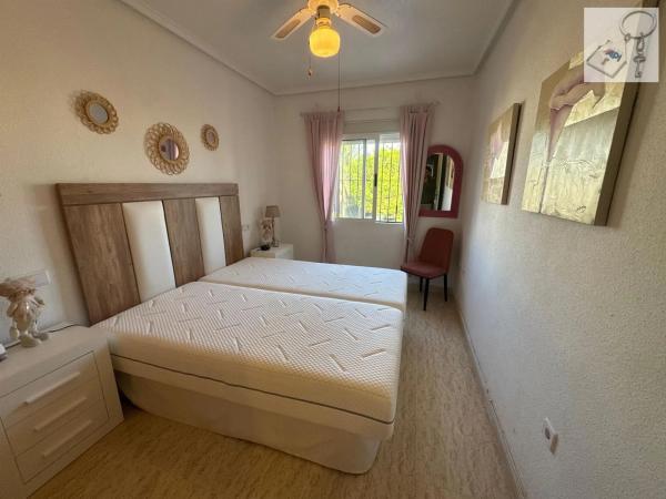 Chalet en Barrio Los Almendros-La Florida