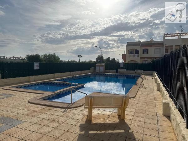 Chalet en Barrio Los Almendros-La Florida