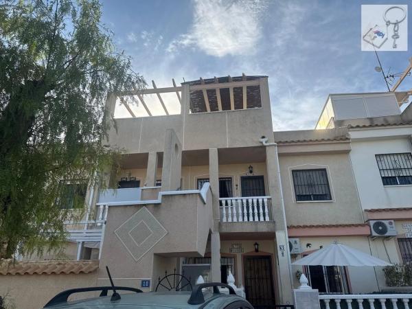 Chalet en Barrio Los Almendros-La Florida