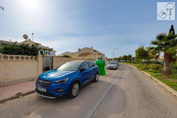 Chalet en Barrio Los Almendros-La Florida