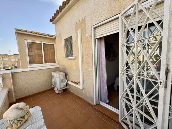 Chalet adosado en calle del Jabalí