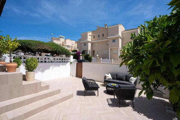 Chalet pareado en calle Tiberiades, 28