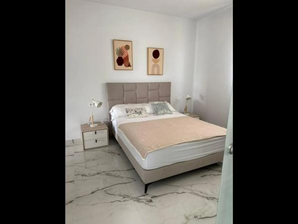 Piso en calle Lagos de Covadonga