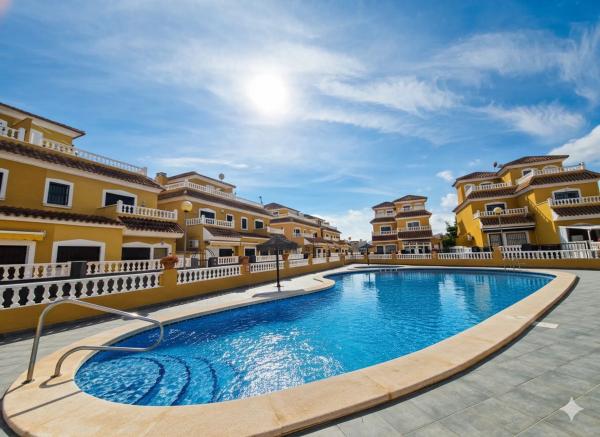 Chalet adosado en calle Pavo Real, 1