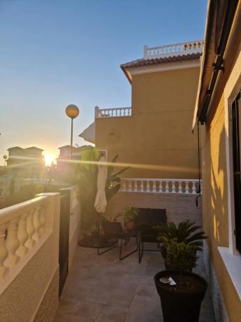 Chalet adosado en calle Pavo Real, 1