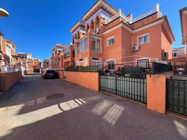 Dúplex en calle Guapiles