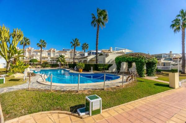 Chalet adosado en calle Parana, 2