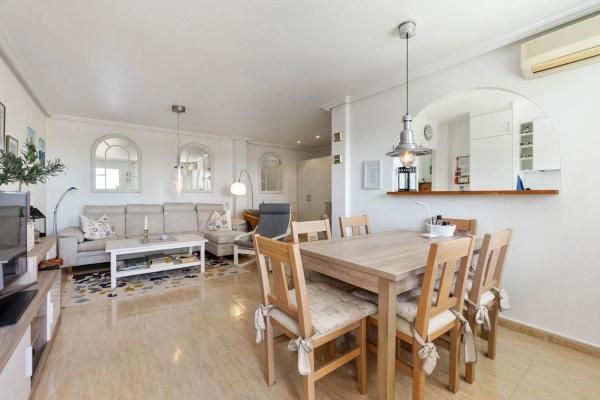 Chalet adosado en calle Parana, 2