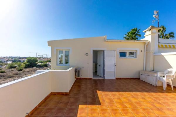 Chalet adosado en calle Parana, 2