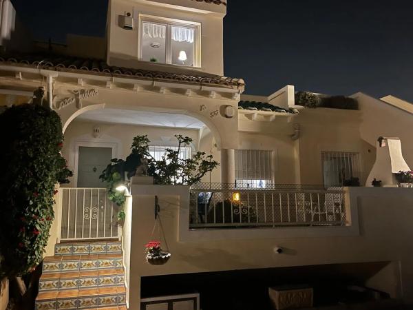 Chalet adosado en calle Parana, 2