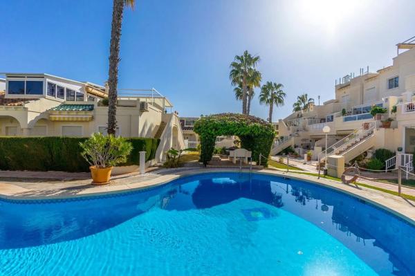 Chalet adosado en calle Parana, 2