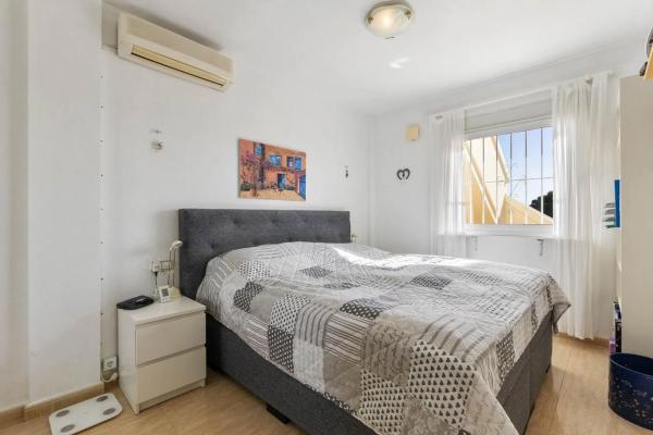 Chalet adosado en calle Parana, 2