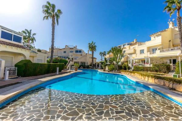 Chalet adosado en calle Parana, 2