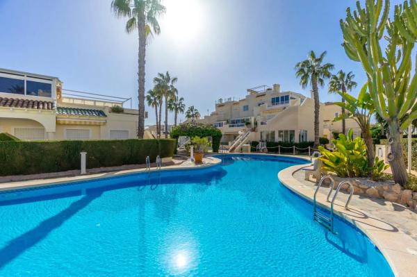 Chalet adosado en calle Parana, 2