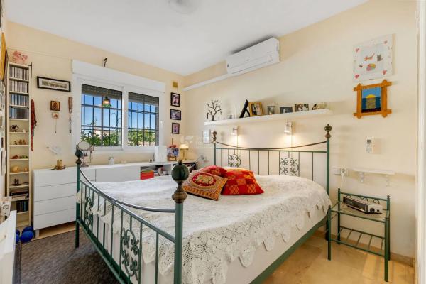 Chalet pareado en calle Clemenules