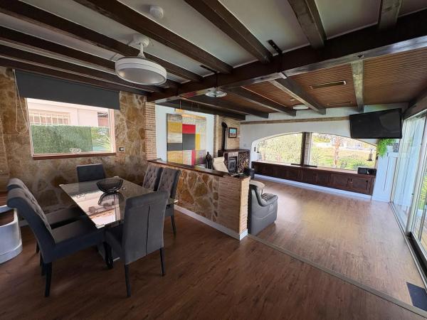 Casa independiente en avenida carrera