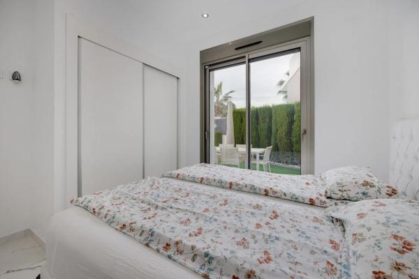 Casa independiente en CL Fausto