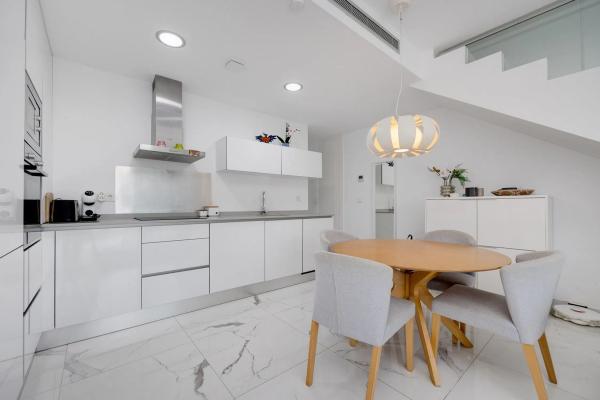 Casa independiente en CL Fausto