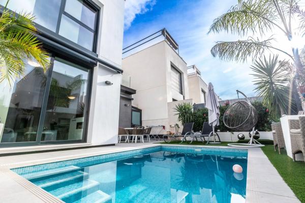 Chalet pareado en calle Navia s/n