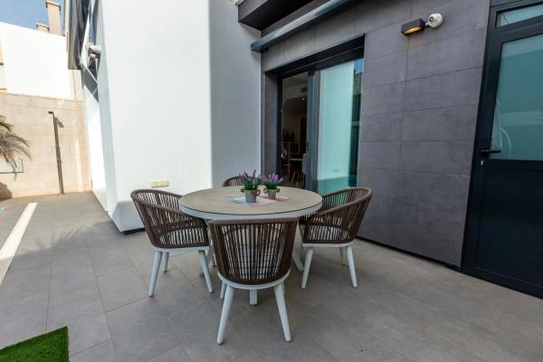 Chalet pareado en calle Navia s/n