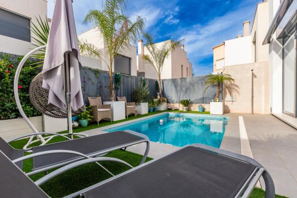 Chalet pareado en calle Navia s/n