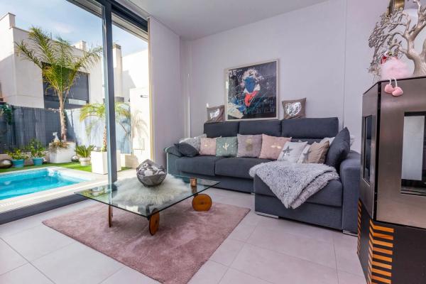 Chalet pareado en calle Navia s/n