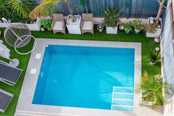 Chalet pareado en calle Navia s/n