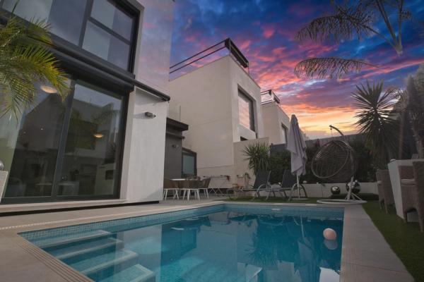 Chalet pareado en calle Navia s/n